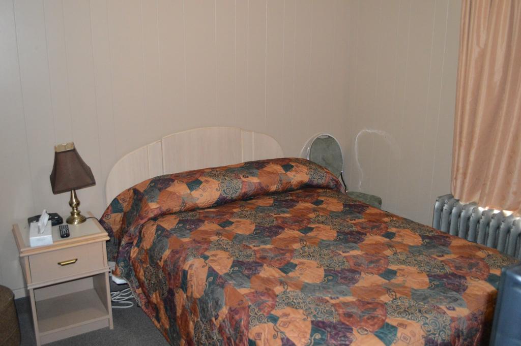 King'S Hotel & Motel By Elevate Rooms Shaunavon Room photo