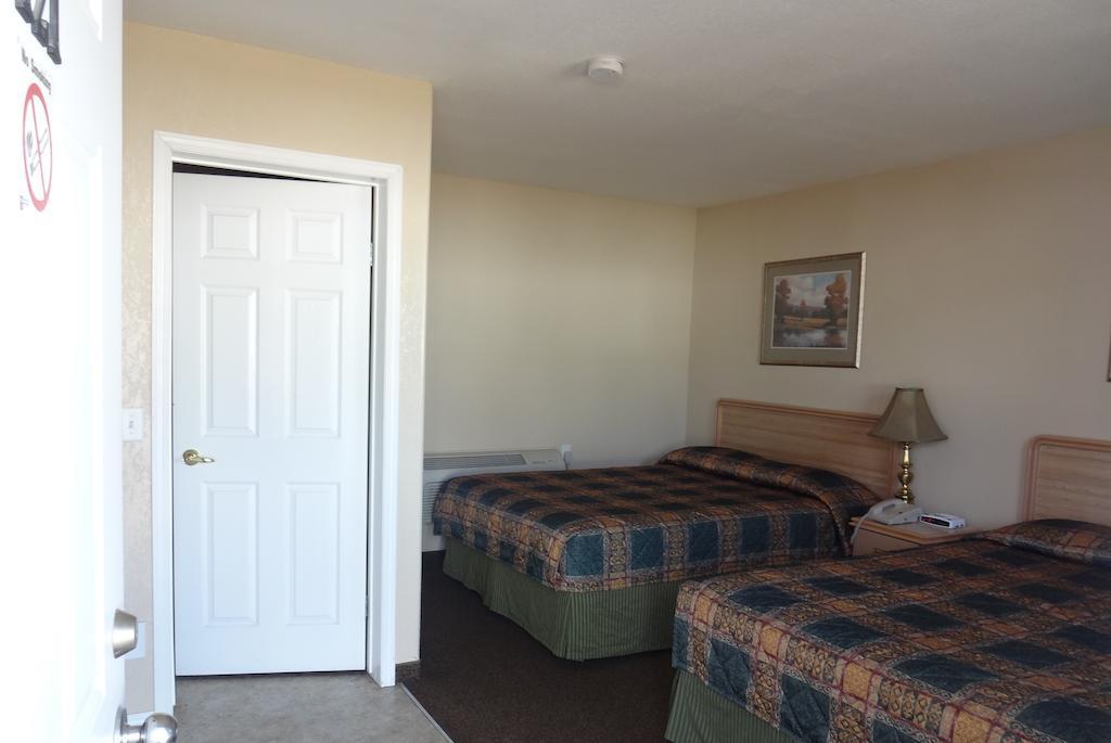 King'S Hotel & Motel By Elevate Rooms Shaunavon Room photo