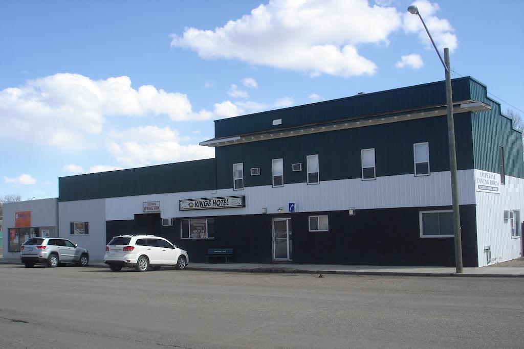 King'S Hotel & Motel By Elevate Rooms Shaunavon Exterior photo