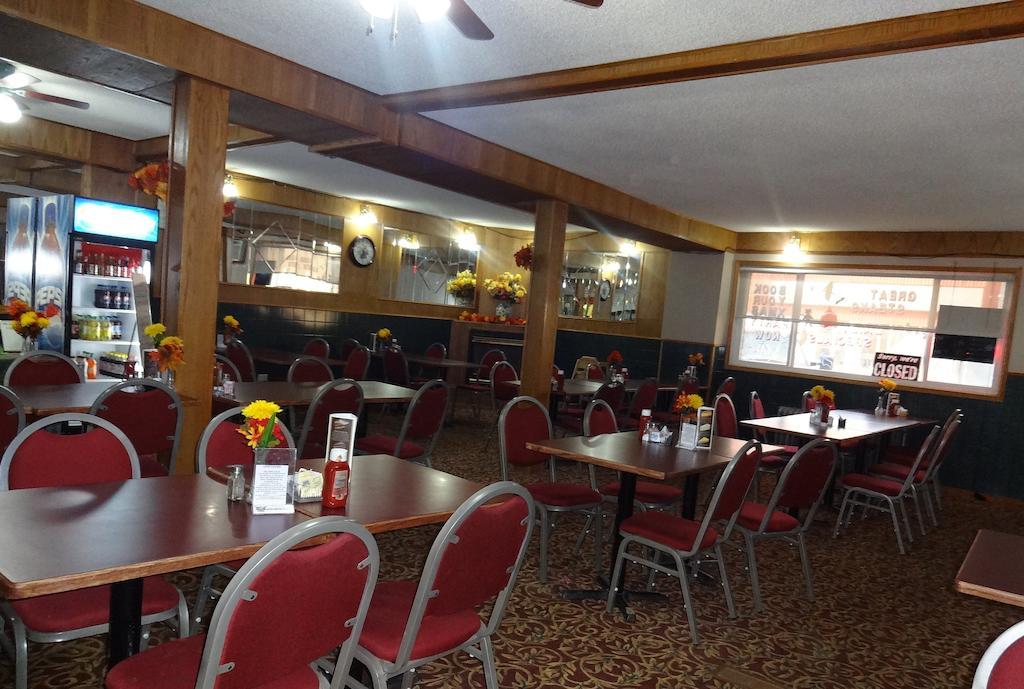 King'S Hotel & Motel By Elevate Rooms Shaunavon Exterior photo