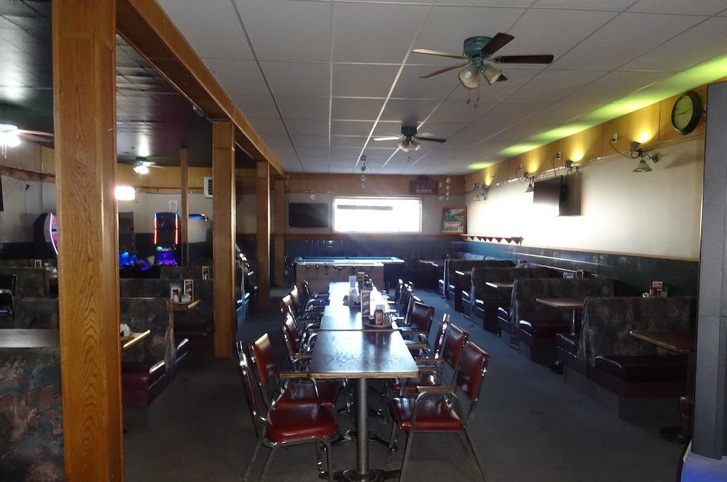 King'S Hotel & Motel By Elevate Rooms Shaunavon Exterior photo