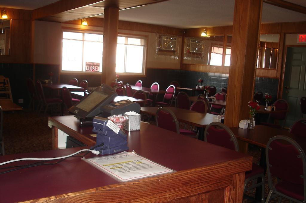 King'S Hotel & Motel By Elevate Rooms Shaunavon Exterior photo
