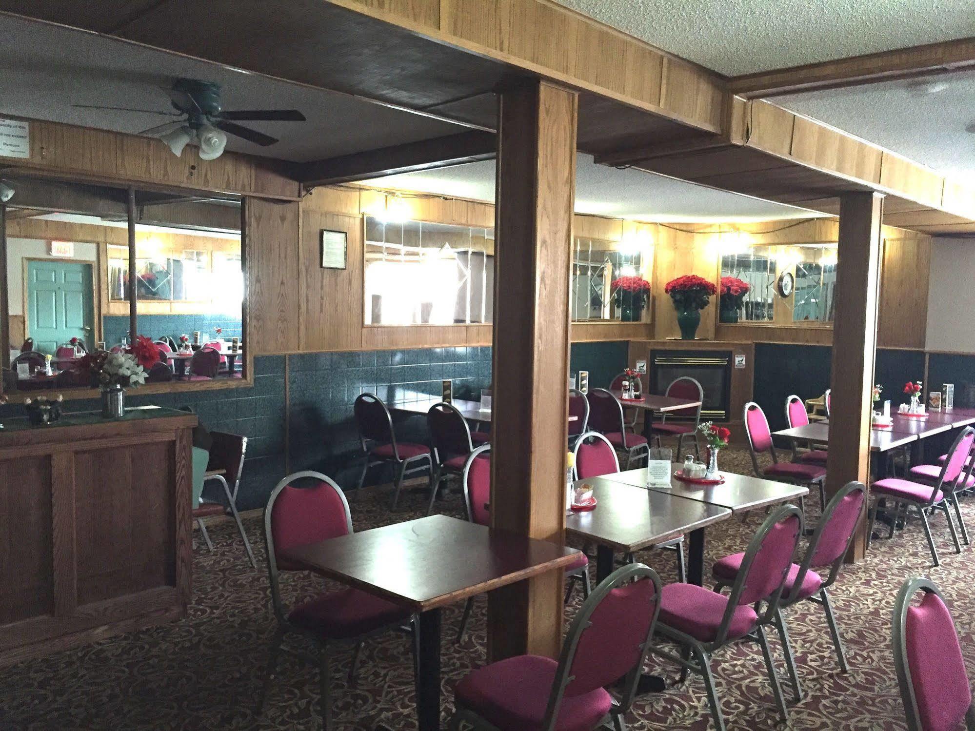 King'S Hotel & Motel By Elevate Rooms Shaunavon Exterior photo